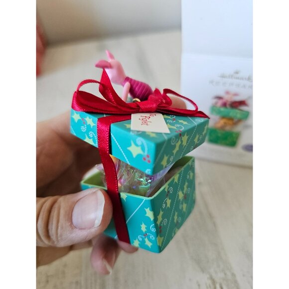 Hallmark big present piglet Winnie the Pooh ornament new axis tree - Picture 4 of 8